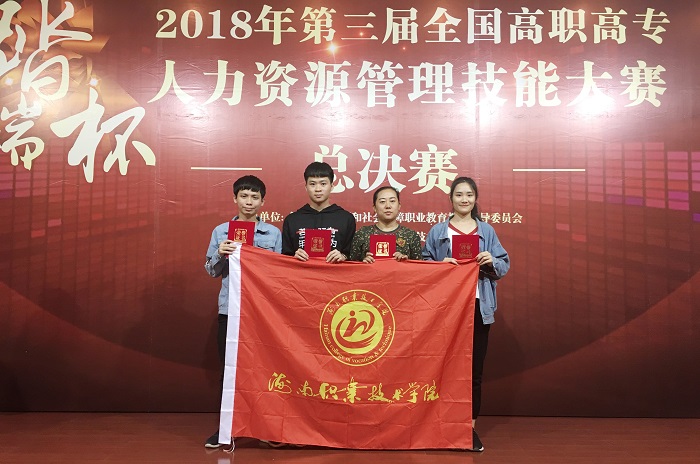 谈球吧体育APP下载图片