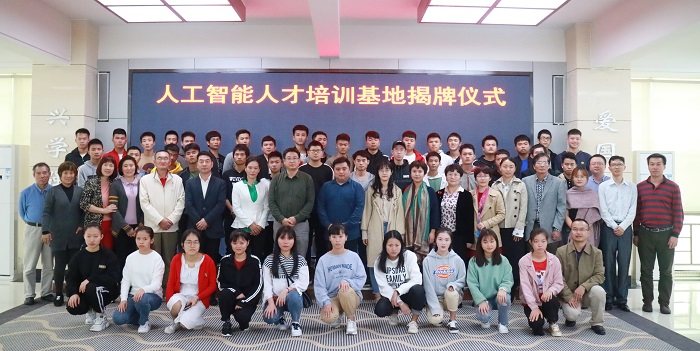 谈球吧体育APP下载图片