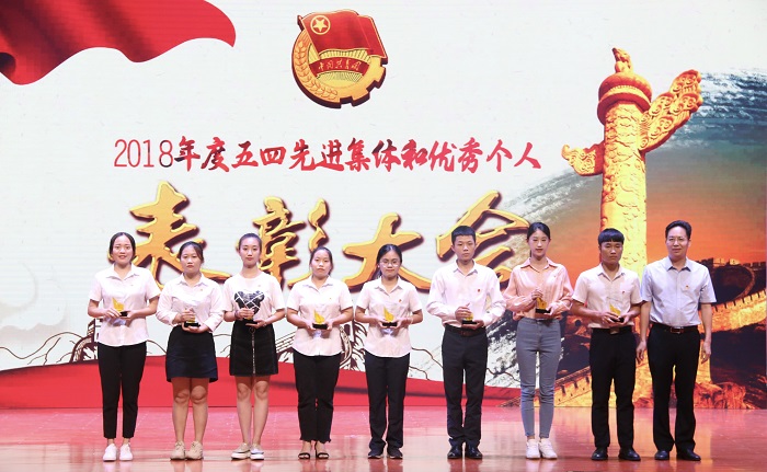 谈球吧体育手机版图片
