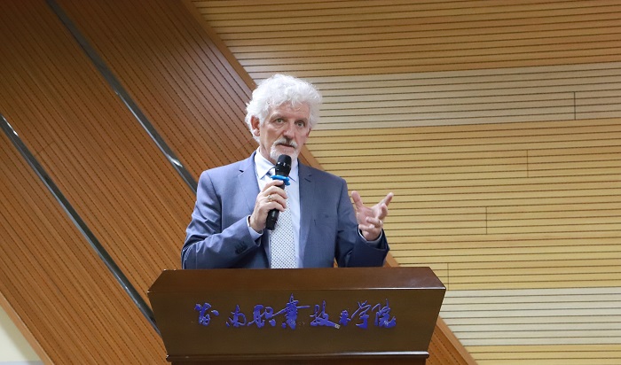谈球吧体育平台图片