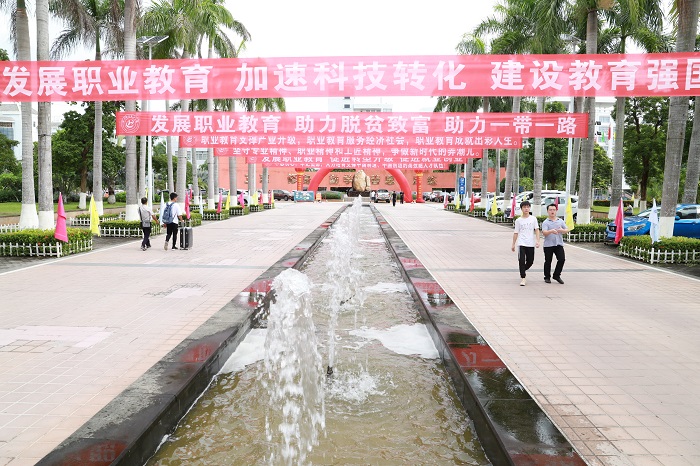 谈球吧体育手机版图片