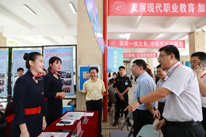 谈球吧体育手机版图片