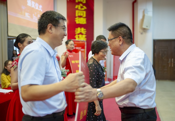 谈球吧体育超级联赛图片