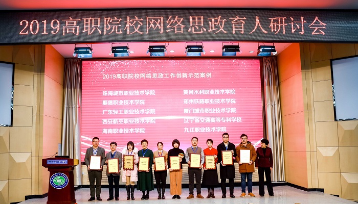 谈球吧体育APP下载图片