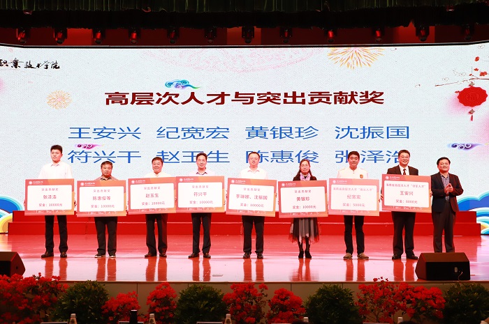 谈球吧体育手机版图片