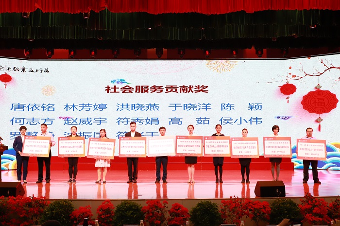 谈球吧体育官方线路图片
