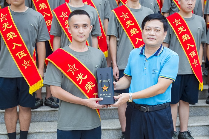 谈球吧体育APP下载图片