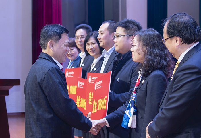 谈球吧体育欧冠直播图片