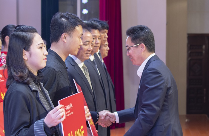 谈球吧体育平台图片