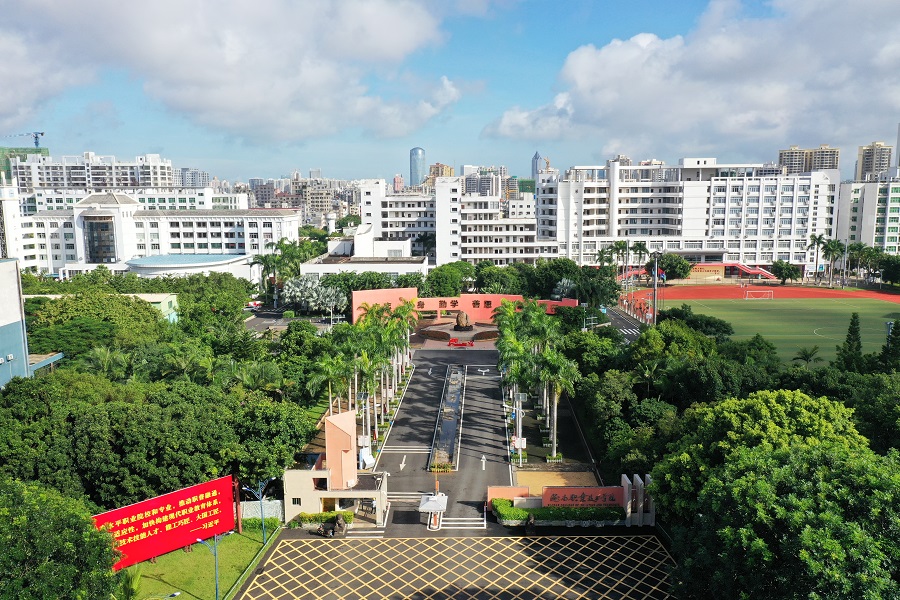谈球吧体育APP下载图片