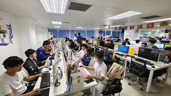 谈球吧体育超级联赛图片