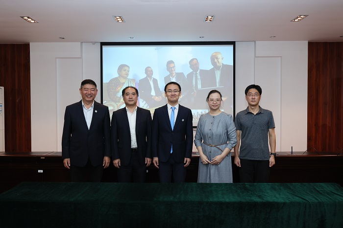 谈球吧体育体育频道图片