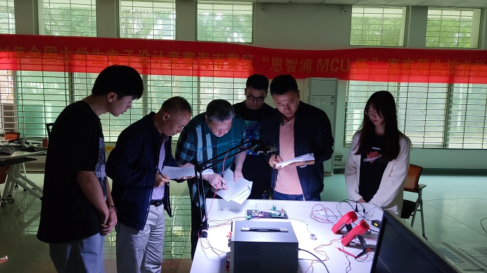 谈球吧体育APP下载图片