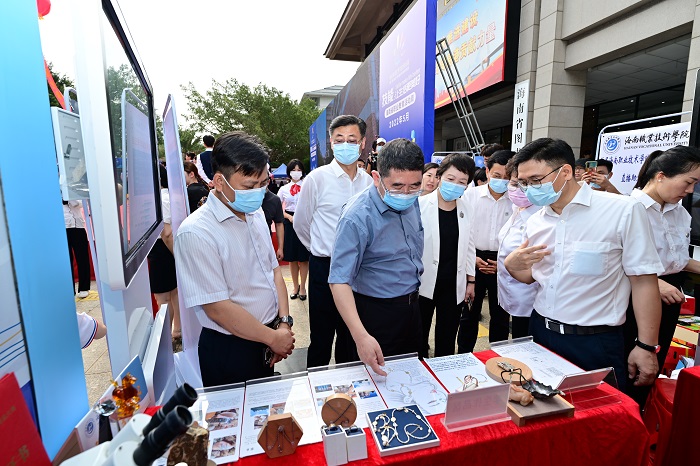 谈球吧体育平台图片
