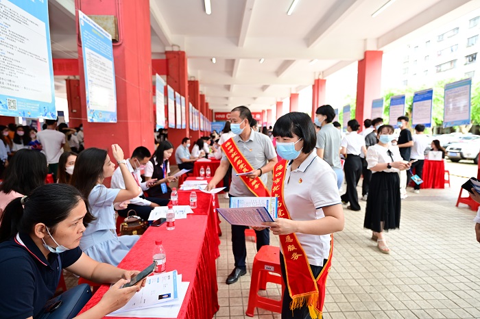 谈球吧体育手机版图片