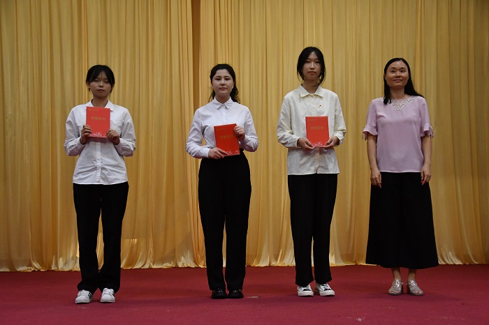 谈球吧体育APP下载图片