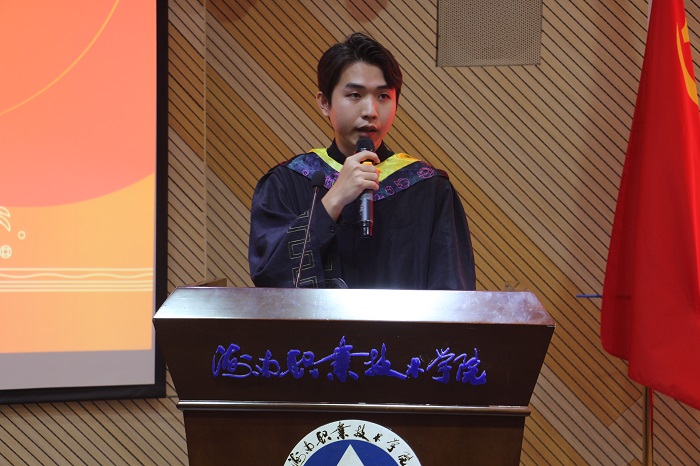 谈球吧体育手机版图片