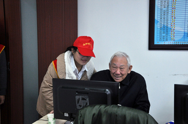 谈球吧体育欧冠直播图片