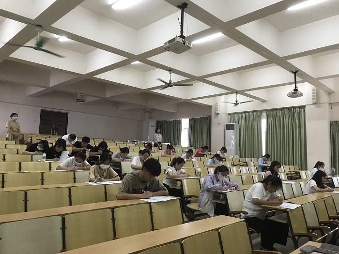 谈球吧体育APP下载图片