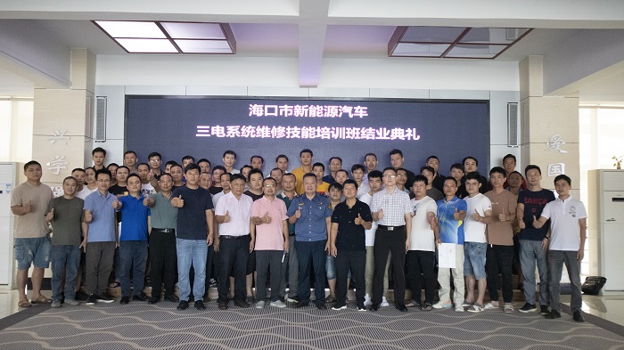 谈球吧体育APP下载图片