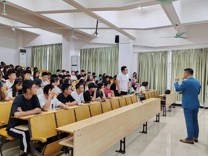 谈球吧体育超级联赛图片