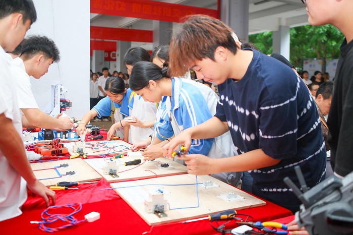 谈球吧体育指定通道图片
