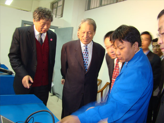 谈球吧体育直播