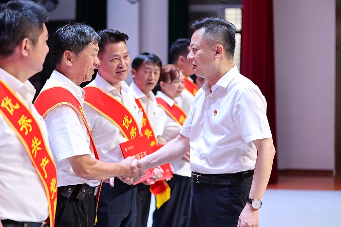 谈球吧体育核心通道图片