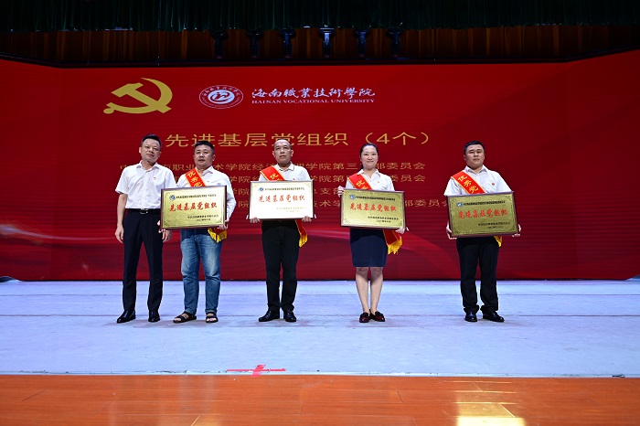 谈球吧体育APP下载图片