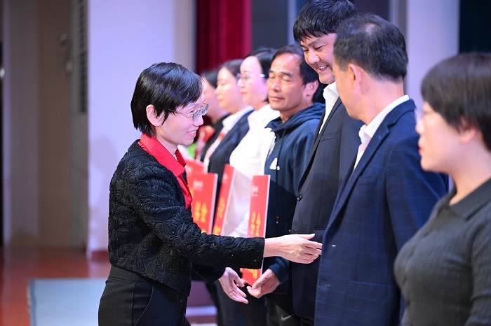 谈球吧体育APP下载图片