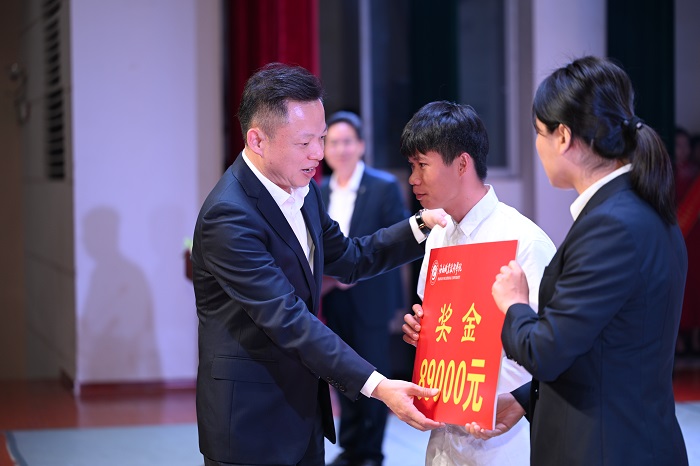谈球吧体育欧冠直播图片